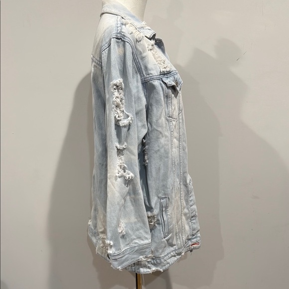 HOT & DELICIOUS Size L Distressed Light Blue Denim Jacket - Picture 4 of 15